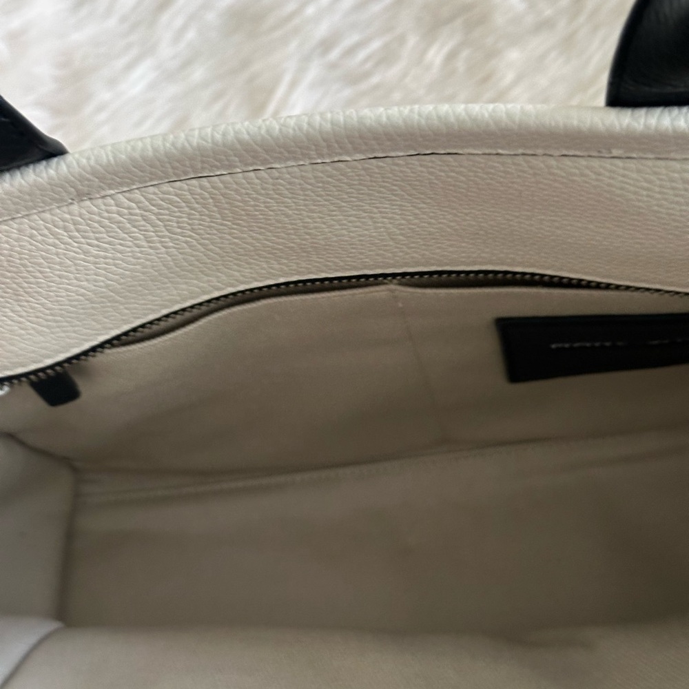 Marc Jacobs White and Black Totes Stylish and Versatile - Picture 2 of 5